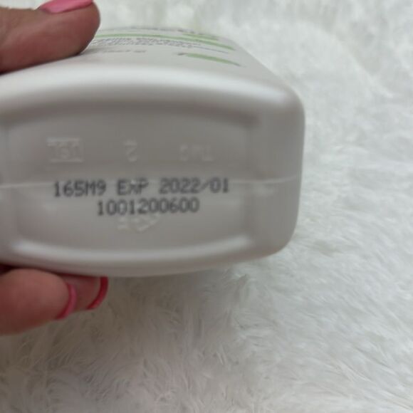 Amlactin Alpha Hydroxy Therapy Daily Lotion 20 OZ - Picture 2 of 3